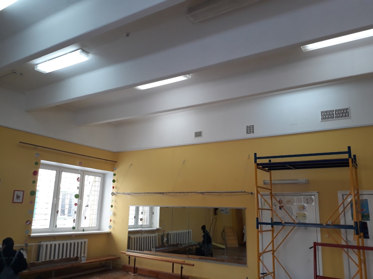 Замена светильников,ремонт освещения,в зале,в офисе,в Киеве,Киев